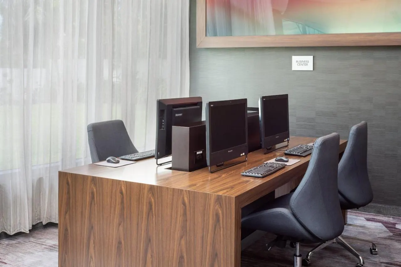 Hotel Courtyard By Marriott Airport 3*