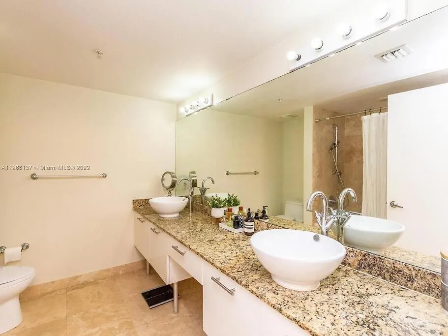 Beautiful Brickell Loft *