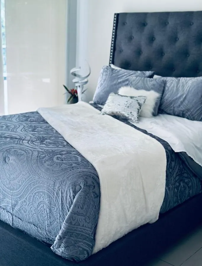 Iconic Luxurious 2 Bedroom Poolview & Bay View Downtown Διαμέρισμα