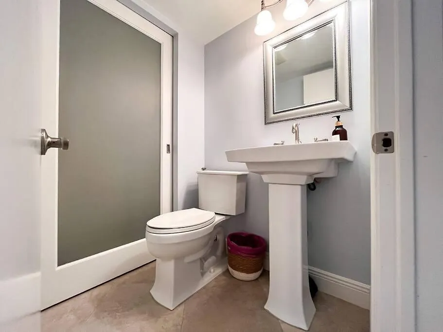 Дом отдыха Coconut Grove Hidden Sanctuary Townhouse Майами