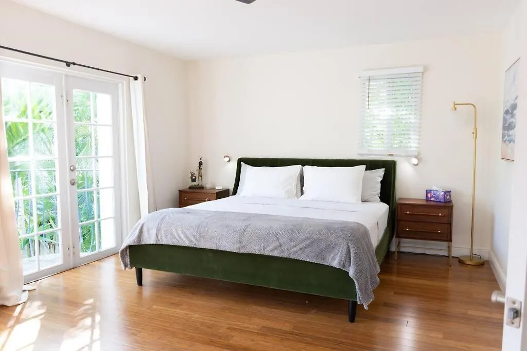 Coconut Grove Hidden Sanctuary Townhouse Дом отдыха *