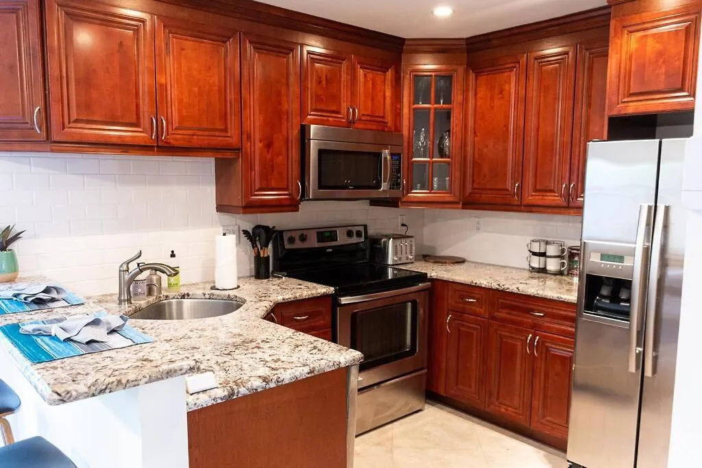 Дом отдыха Coconut Grove Hidden Sanctuary Townhouse