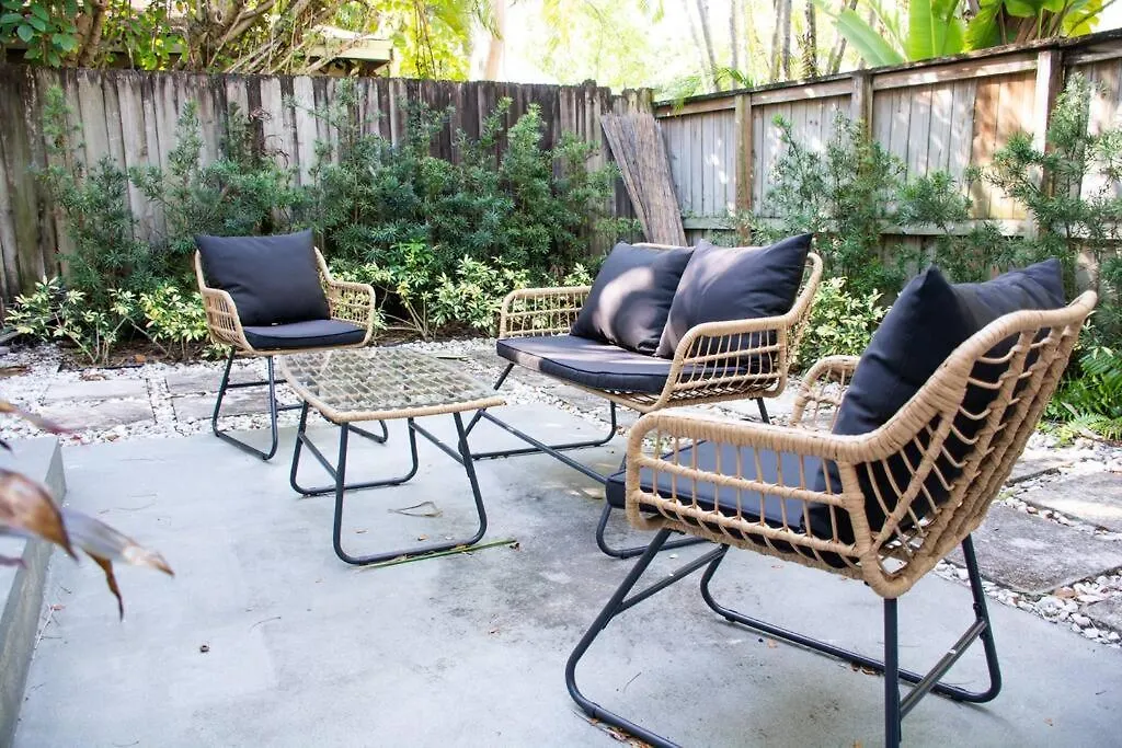 Дом отдыха Coconut Grove Hidden Sanctuary Townhouse Майами