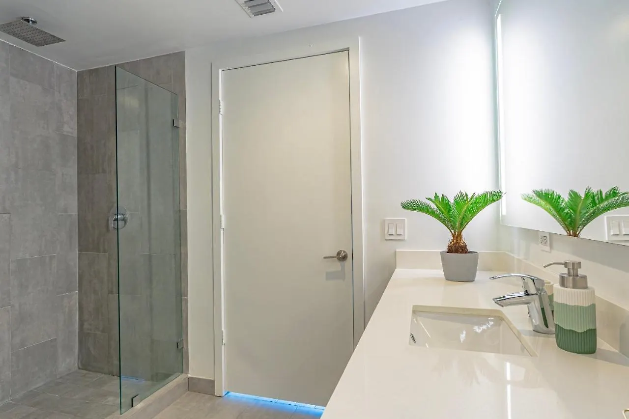 Apartamento Luxurious 2-bed With Breathtaking Bay Views!! *