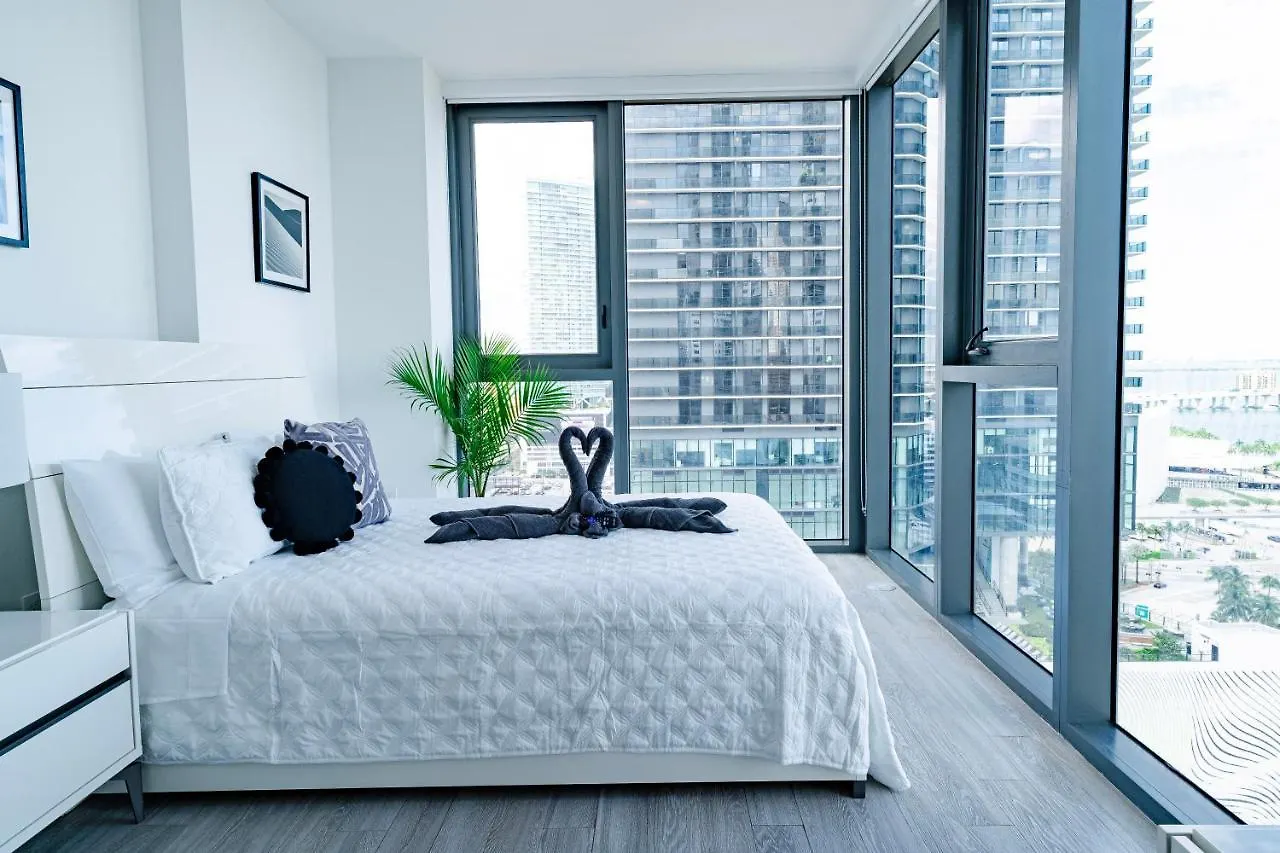 Apartamento Luxurious 2-bed With Breathtaking Bay Views!! *