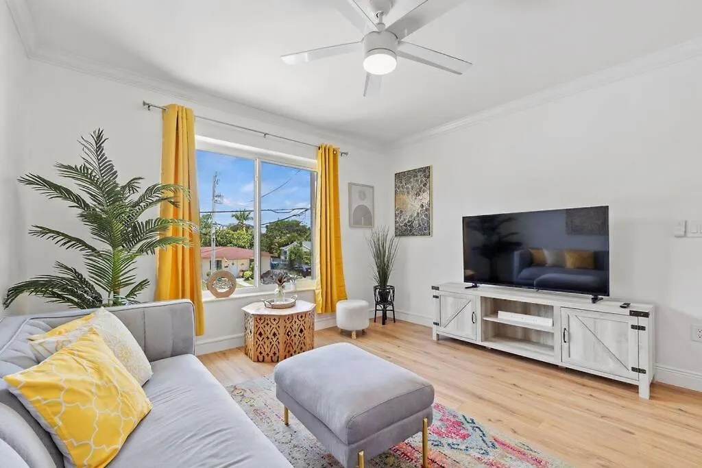 Comfy & Updated Centrally Located Minutes Away From Everything!