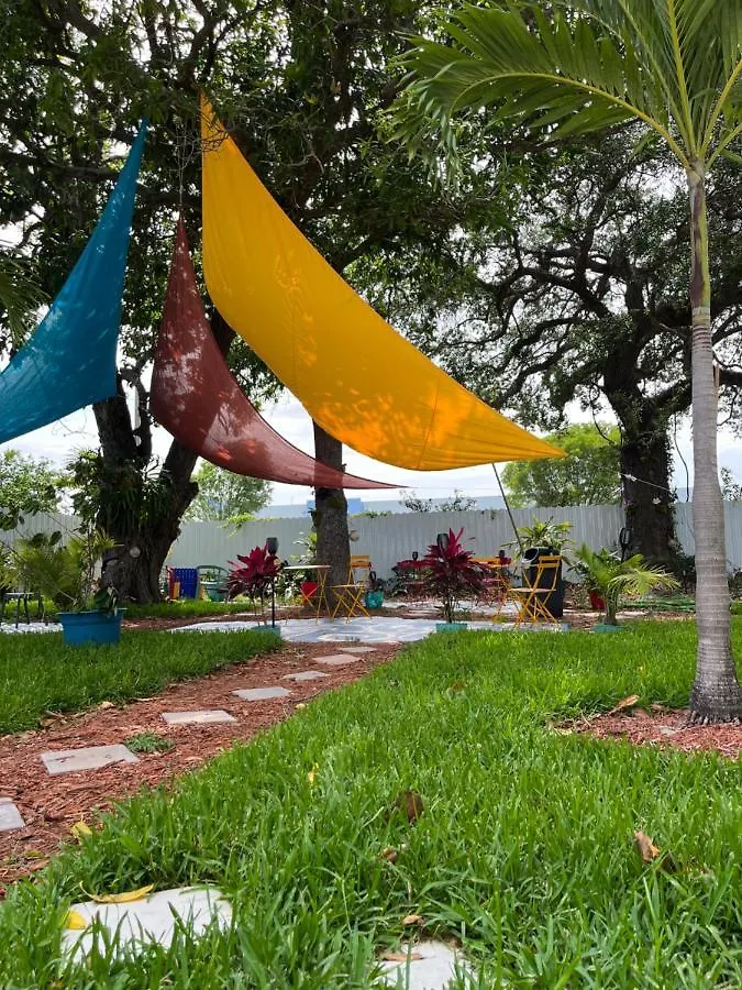 Stunning Little Havana Close To Airport, Calle Ocho, Brickell, Wynwood And The Beaches - Free Parking * Miami