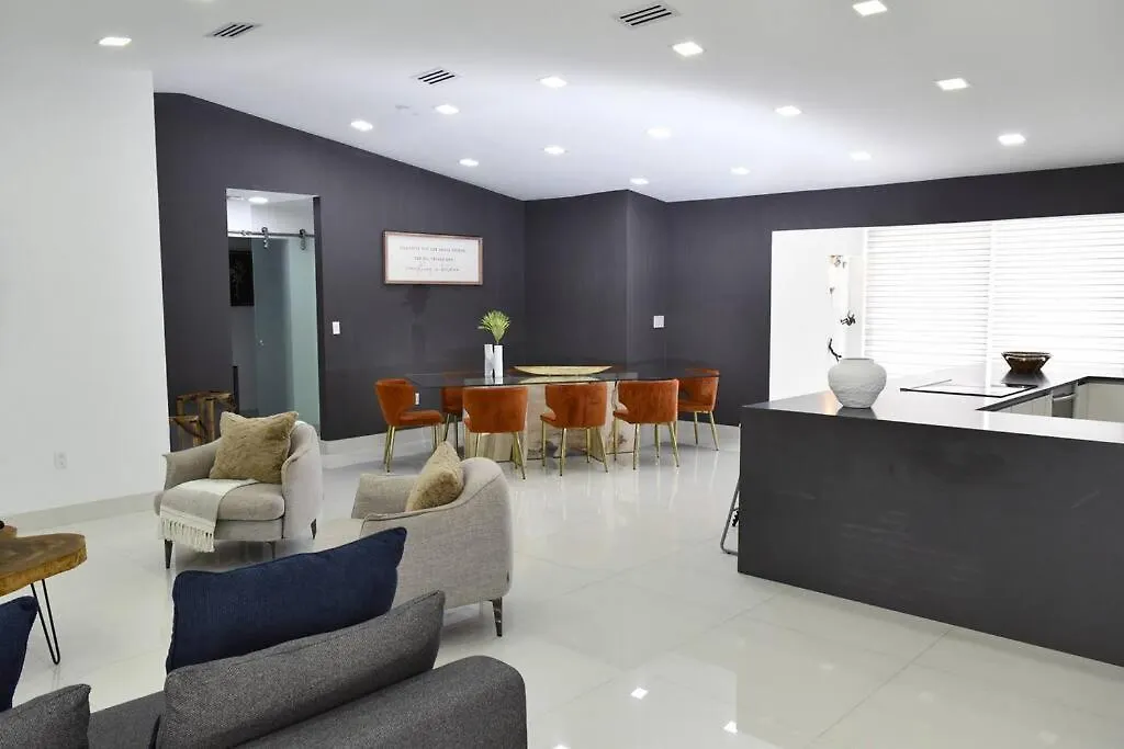 Luxurious With Bbq, Hot Tub, Heated Pool & Wifi - L36 度假居