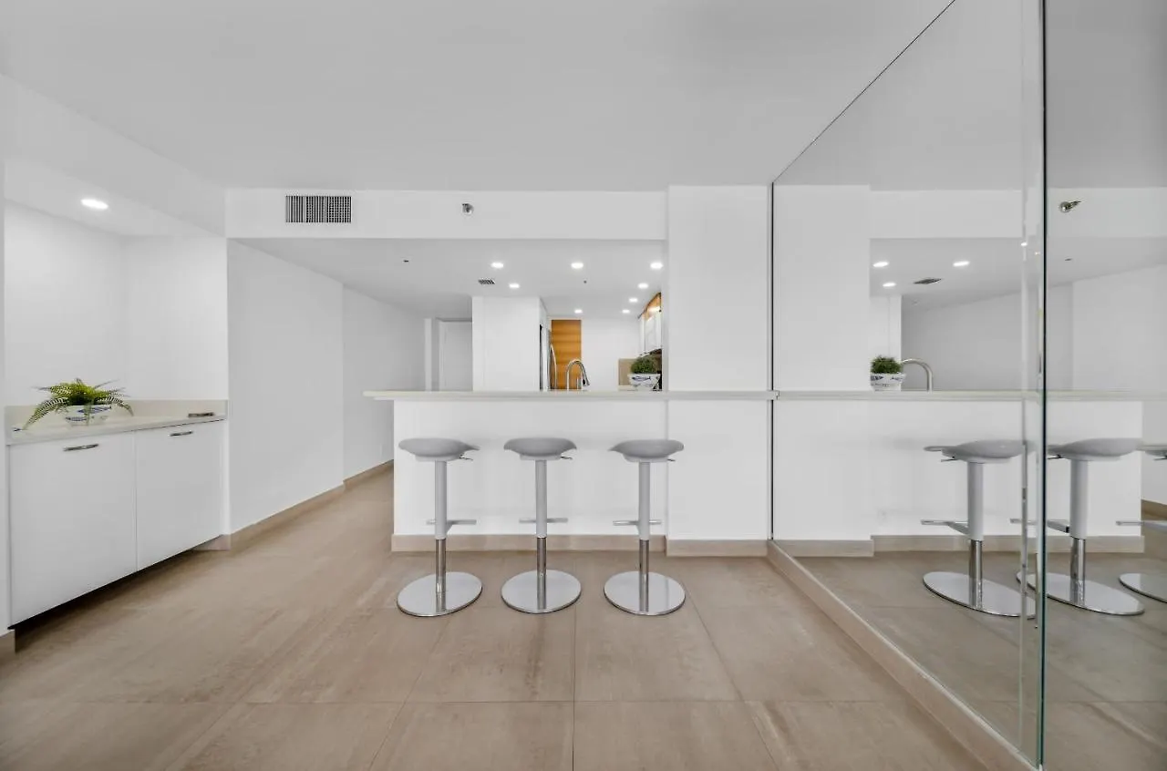 Sun Splash High Floor * Miami