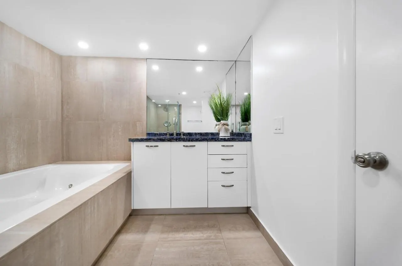 Sun Splash High Floor Apartment *