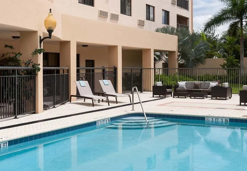 Hotel Courtyard By Marriott Miami At Dolphin Mall 3*