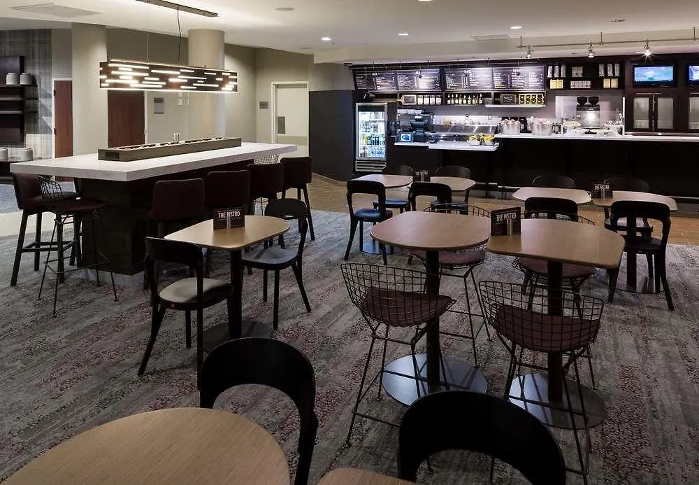 Courtyard By Marriott Miami At Dolphin Mall 3*