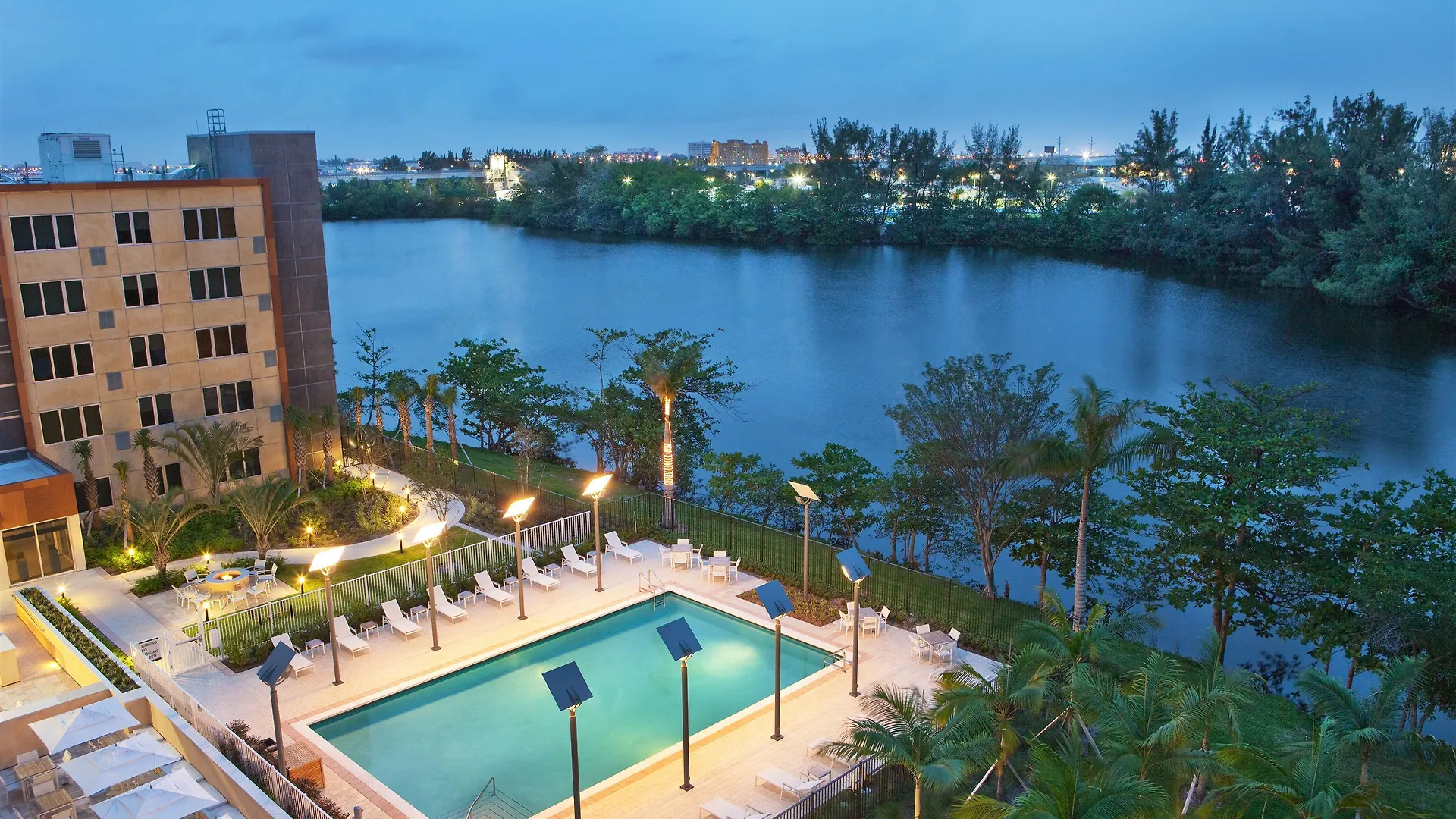 Element International Airport 3* Miami