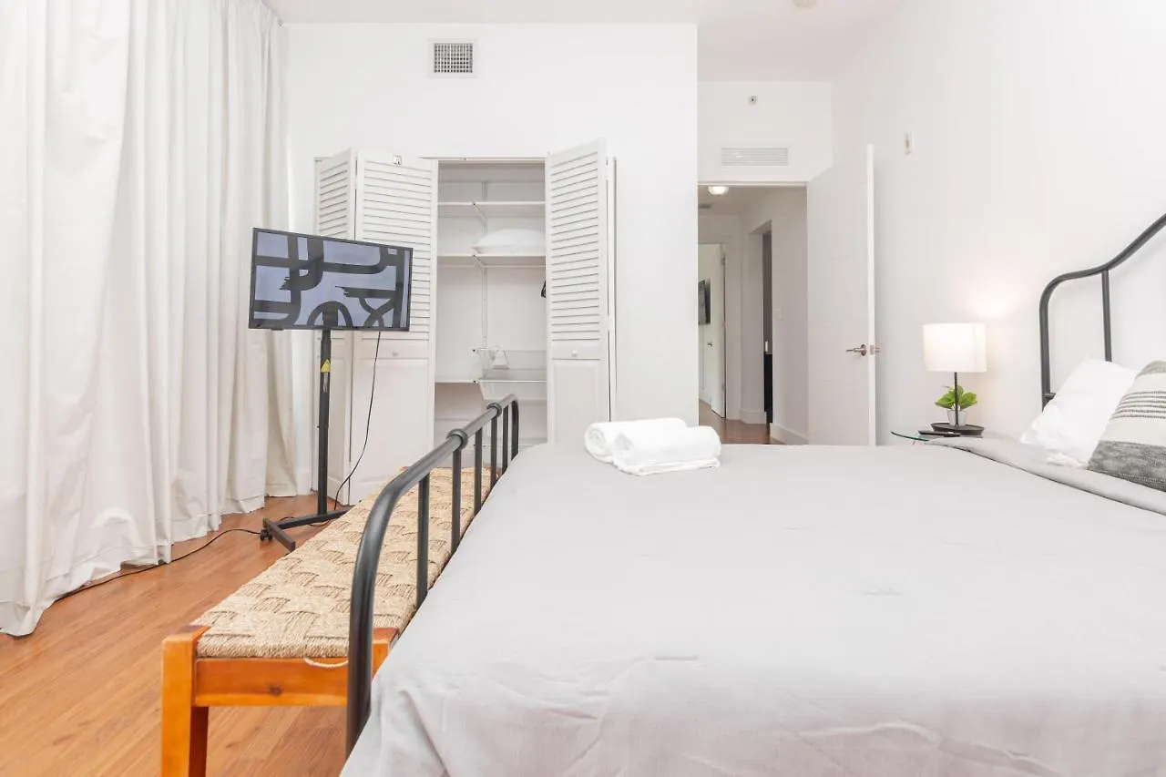 Downtown 2 Bedrooms - 10 Minutes To Beach - 5 Minutes To Wynwood Apartment