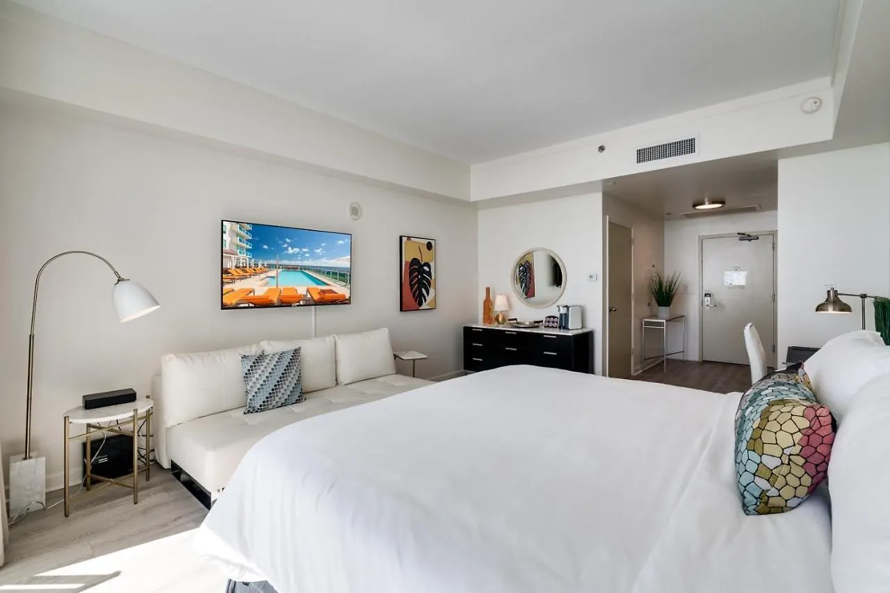 Vakantiehuis Ocean View Balcony Steps From Restaurants, Peacock Park & Marina Miami