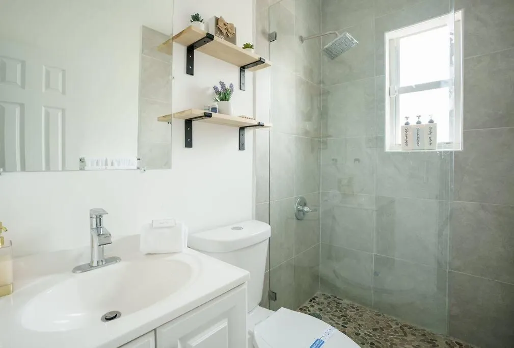 Hot Tub, Games & King Bed - 8min From Airport, & Dt Διαμέρισμα Μαϊάμι