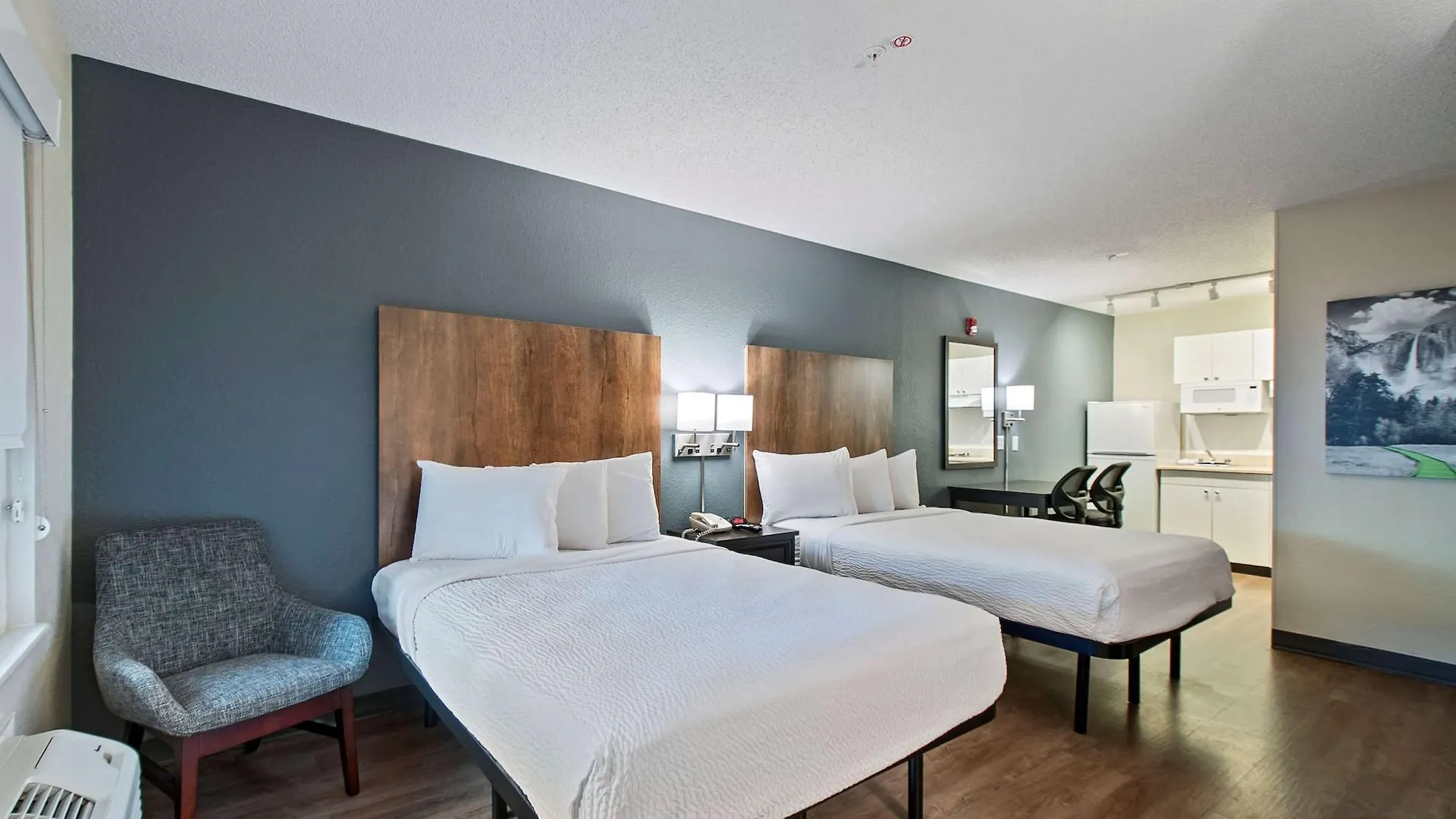 Extended America - - Airport - Blue Lagoon Hotel