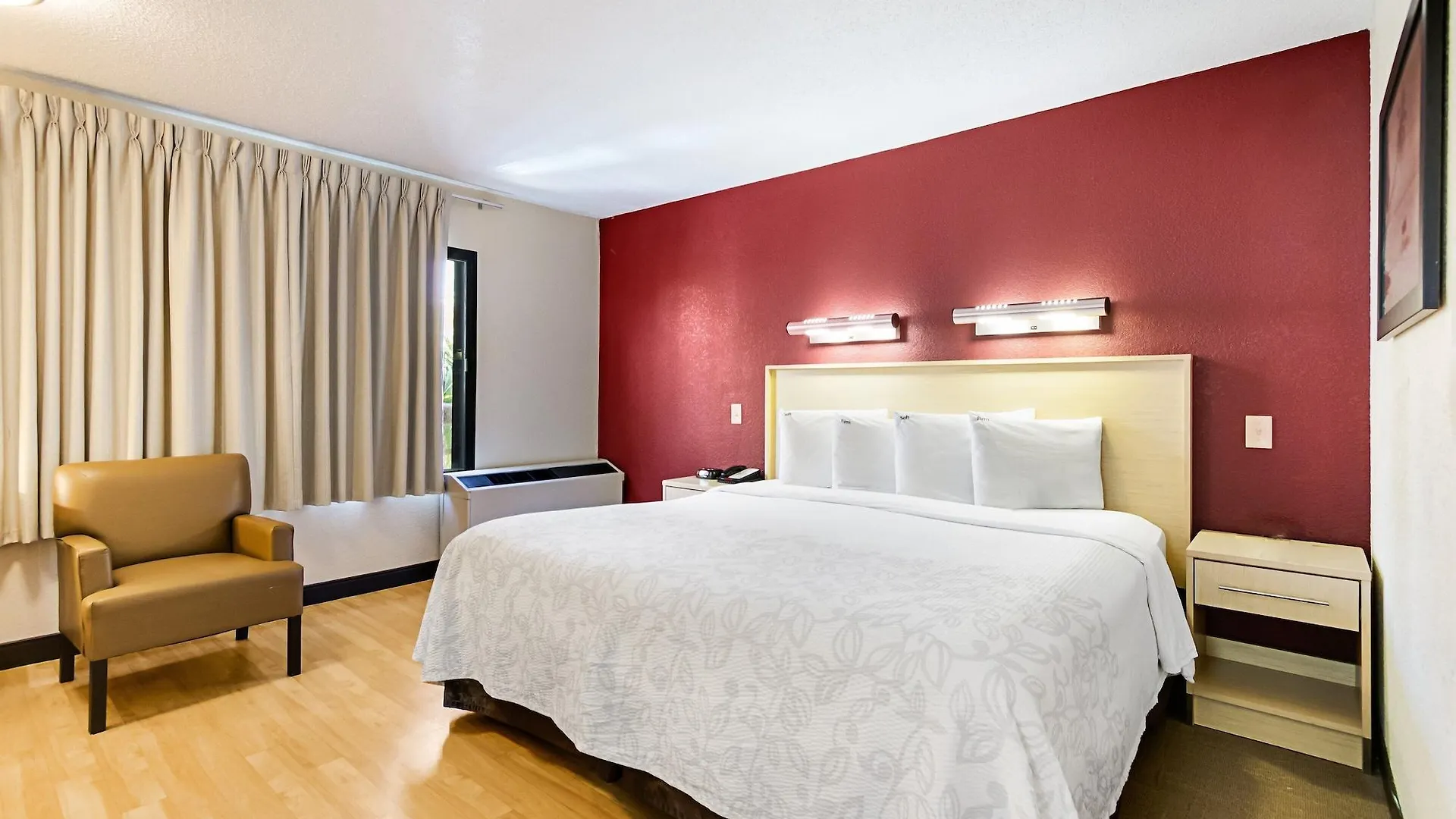 Red Roof Airport Hotel
