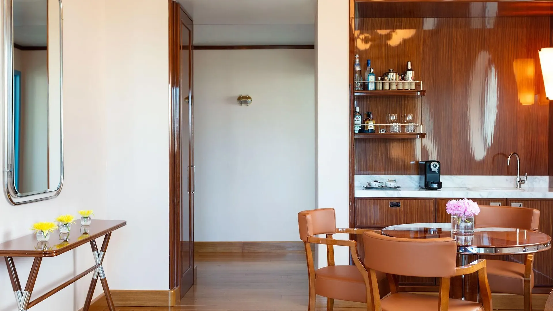 Mr. C - Coconut Grove Hotel 5*