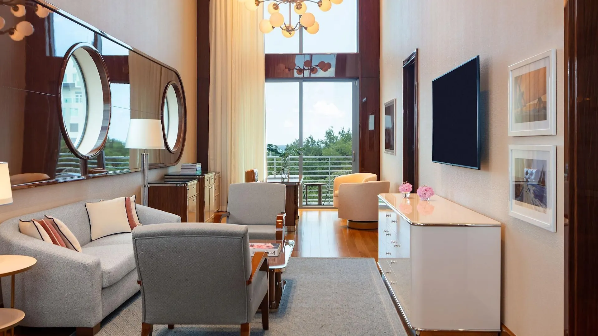 Mr. C - Coconut Grove Hotel