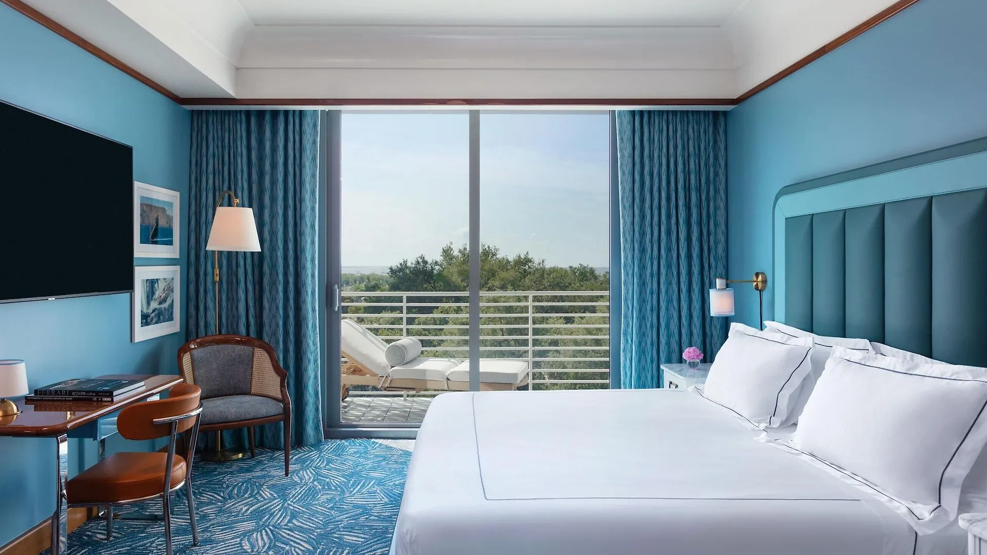 Mr. C - Coconut Grove Hotel 5*