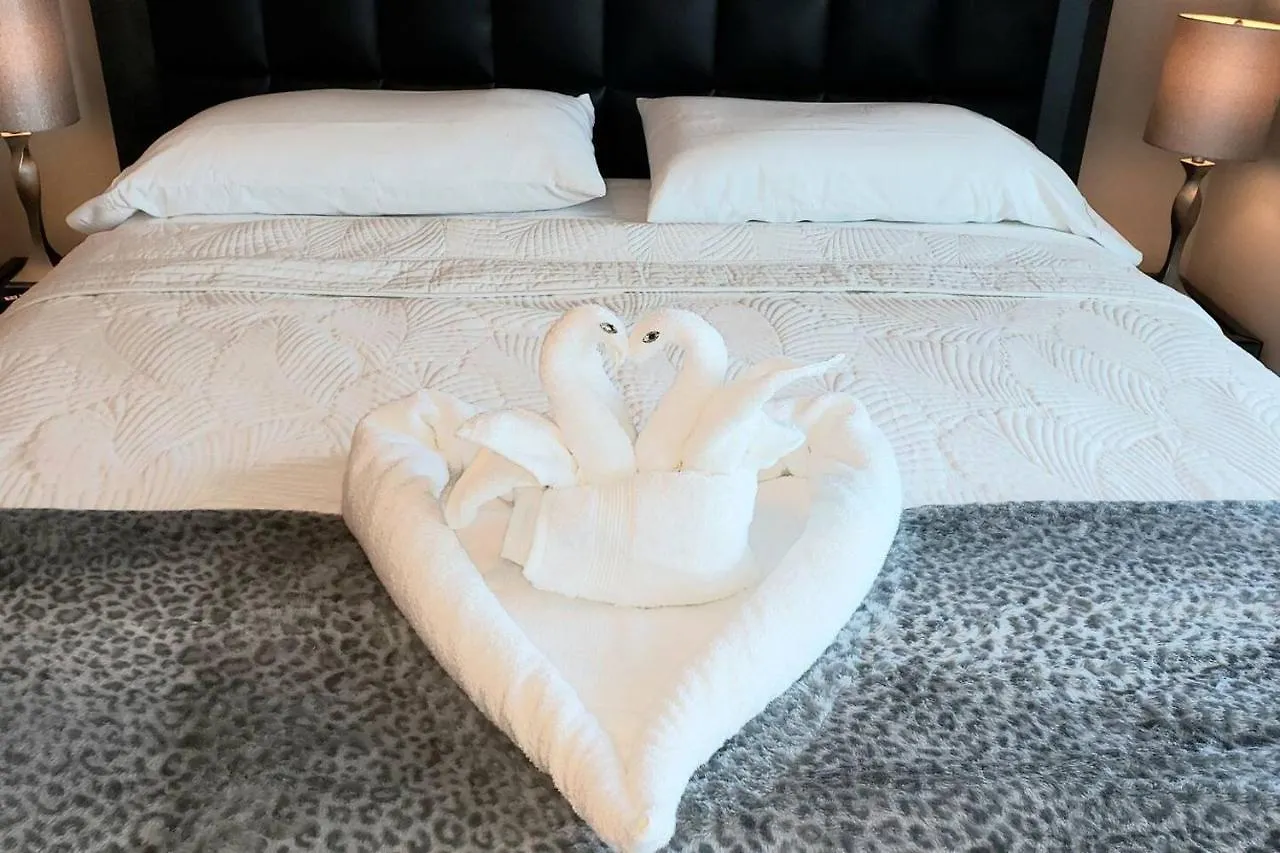 アパート Amazing Located In Upscale-prime Location. Walking Distance To Restaurant マイアミ