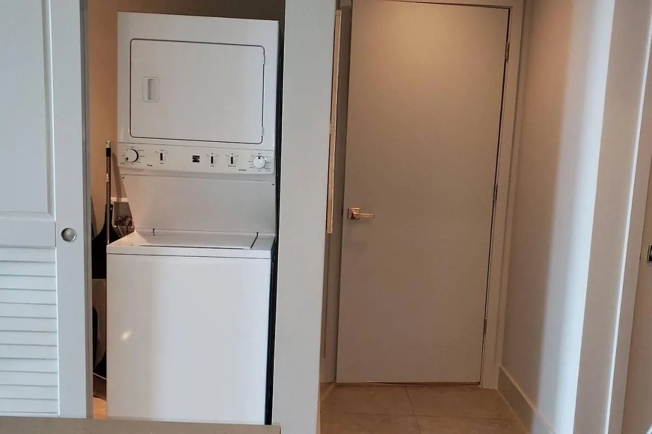 Amazing Located In Upscale-prime Location. Walking Distance To Restaurant マイアミ