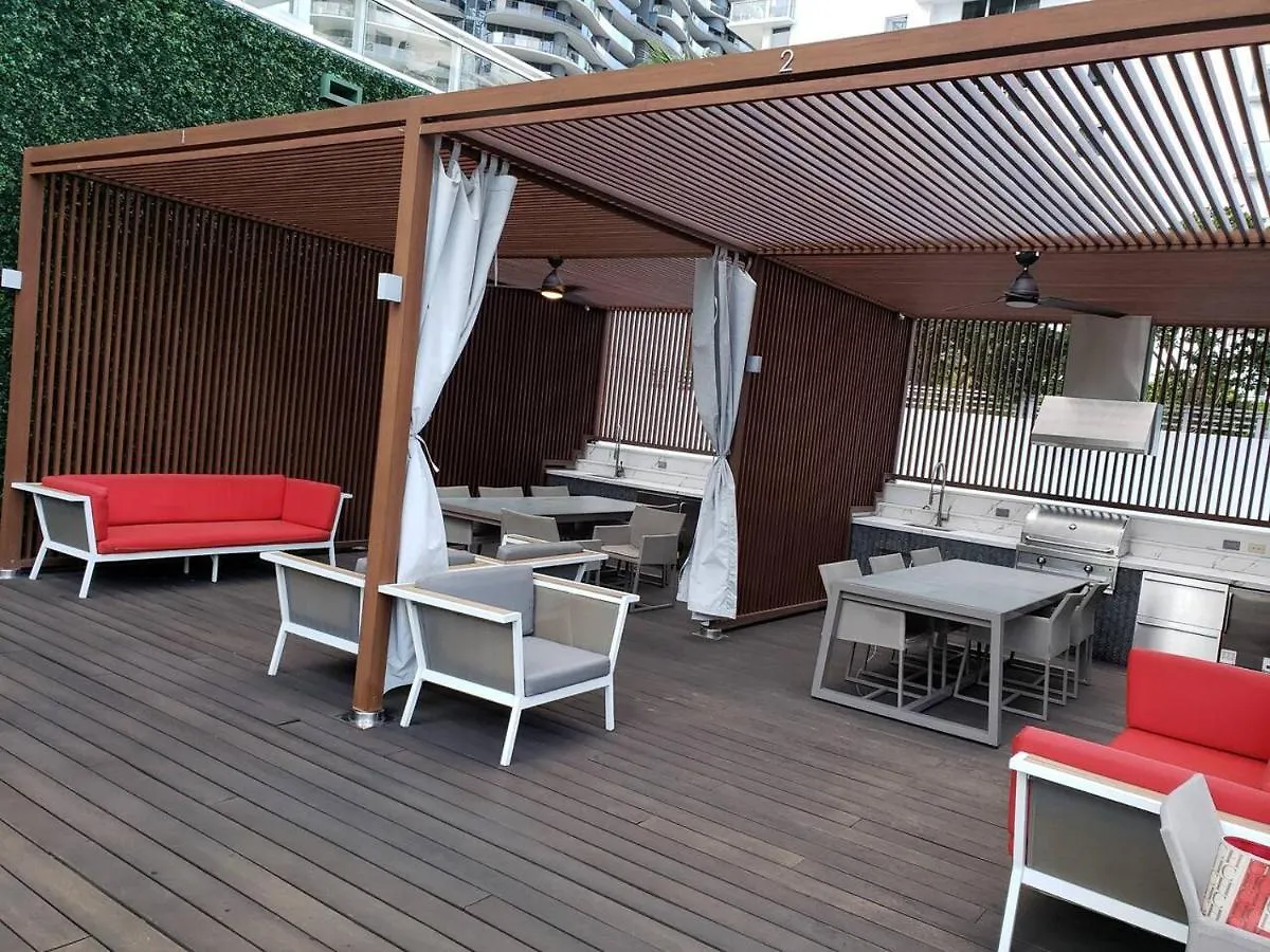 Amazing Located In Upscale-prime Location. Walking Distance To Restaurant アパート *