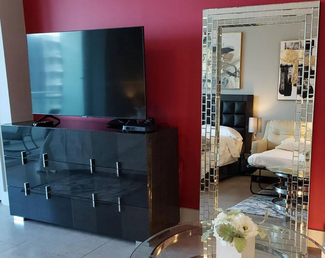 アパート Amazing Located In Upscale-prime Location. Walking Distance To Restaurant *