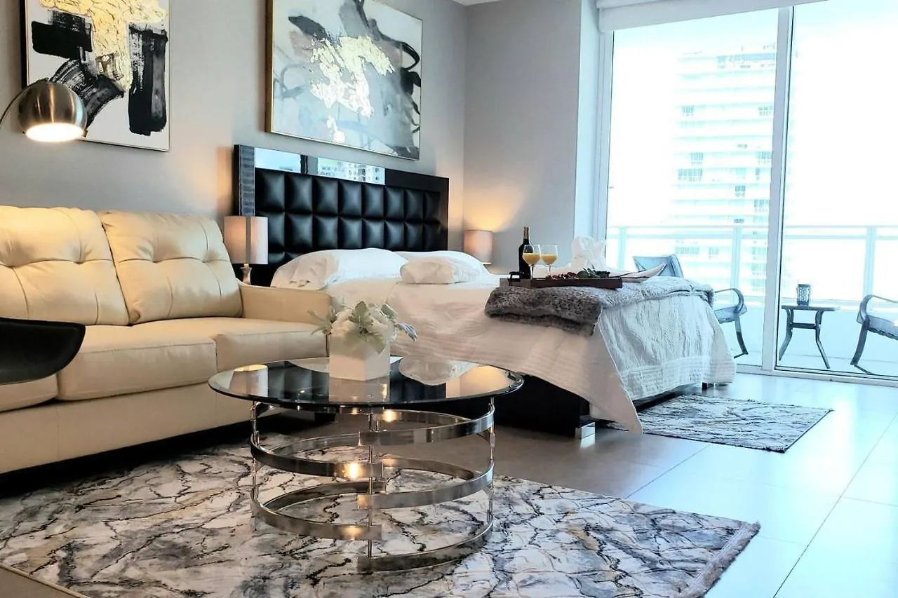Amazing Located In Upscale-prime Location. Walking Distance To Restaurant アパート マイアミ