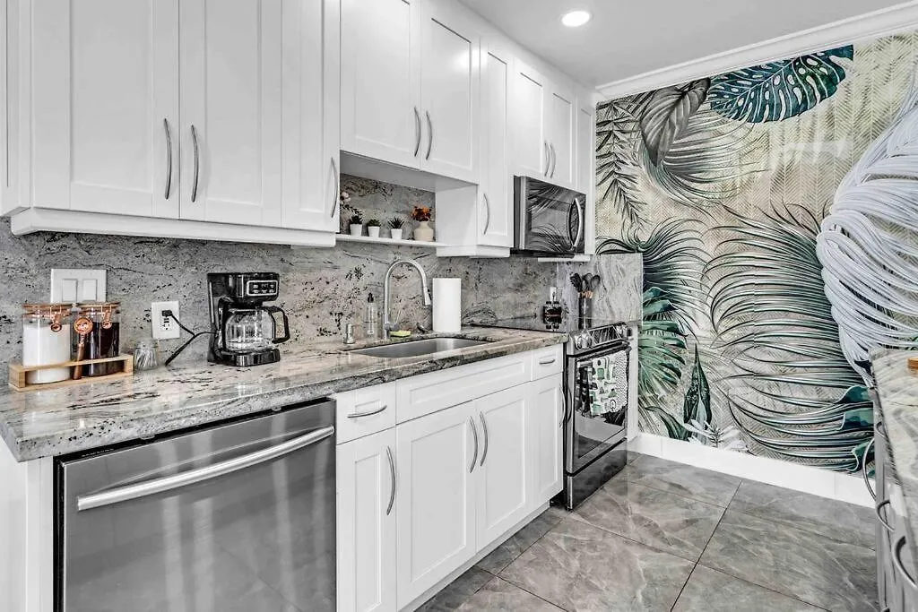 Miami Luxury Home! Next To Miami Airport And Beach *
