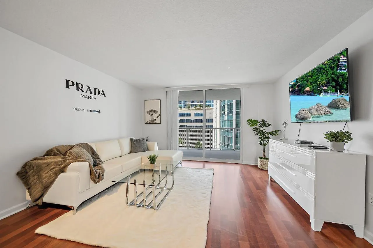 Amazing Brickell Unit With Views & Free Parking Apartment