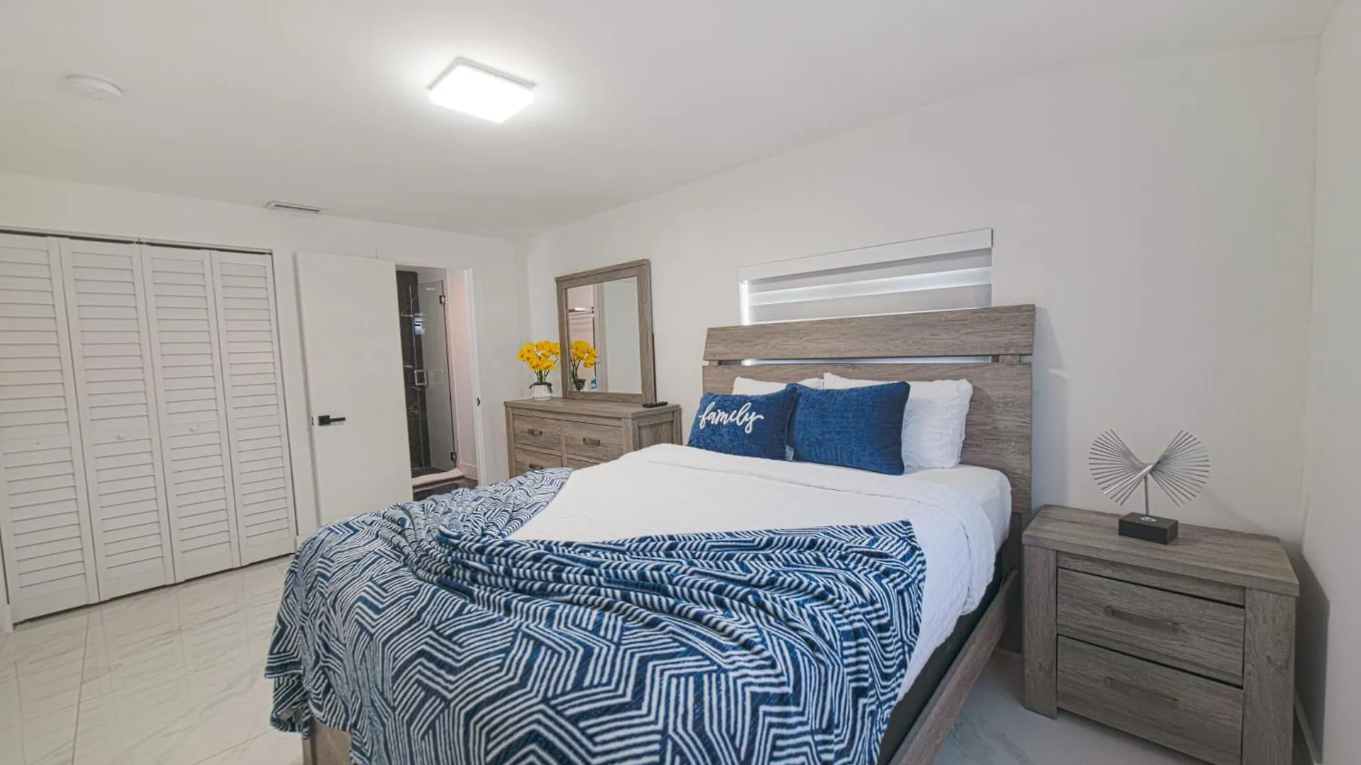 Hébergement de vacances Modern 6 Bedroom With Pool And Bbq In L34 *