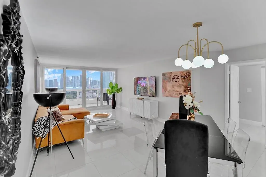 Paradise Found! Skyline And Water Views! Apartament
