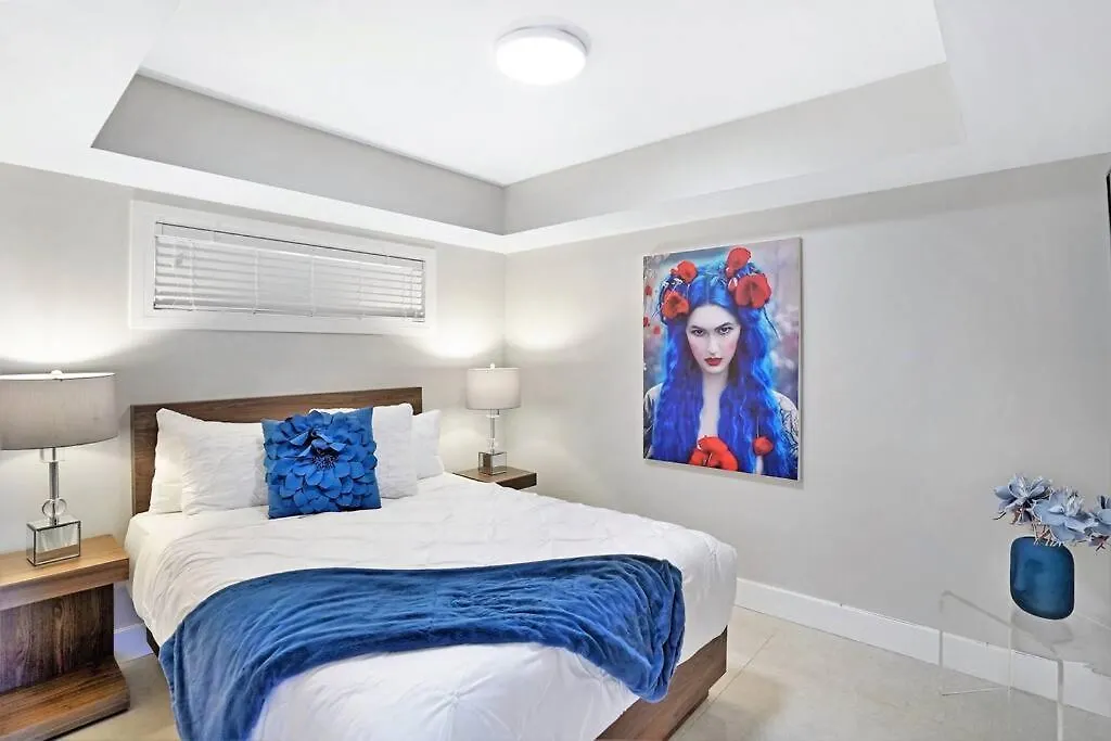 Champagne & Ice! Water Views, 2 Private Balconies! * Miami