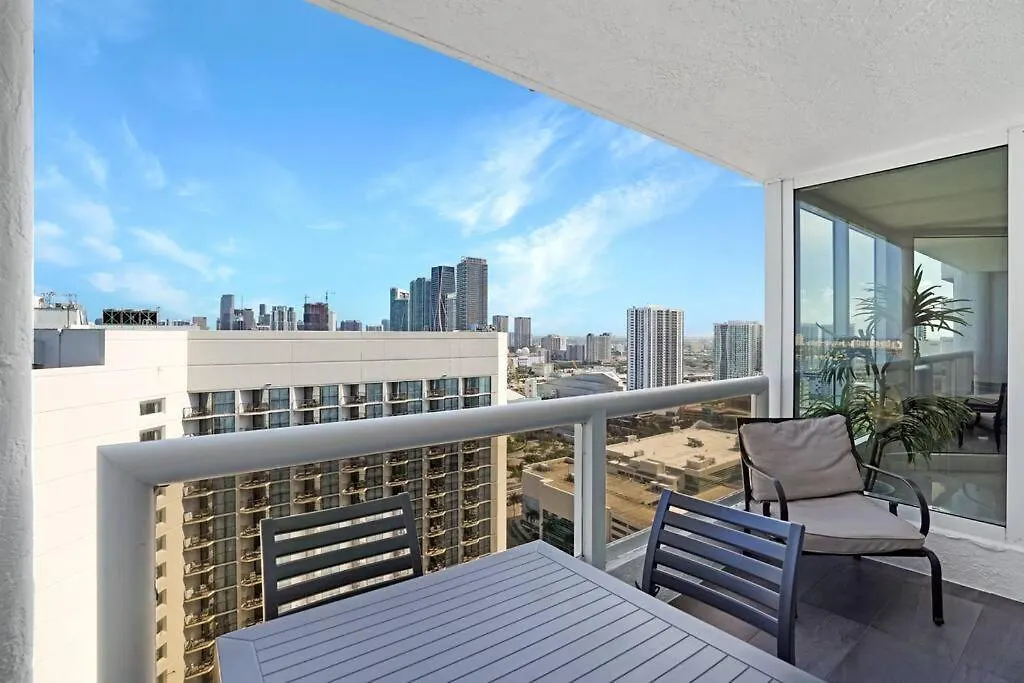 Daire Champagne & Ice! Water Views, 2 Private Balconies!