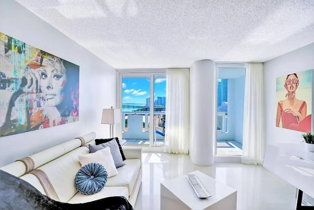 In Love! Skyline Views, Renovated Apartment Miami