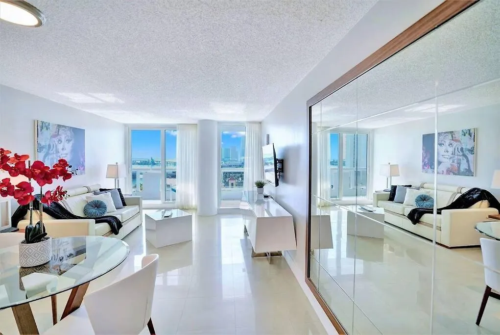 Apartment In Love! Skyline Views, Renovated