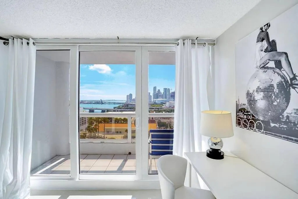In Love! Skyline Views, Renovated Apartment