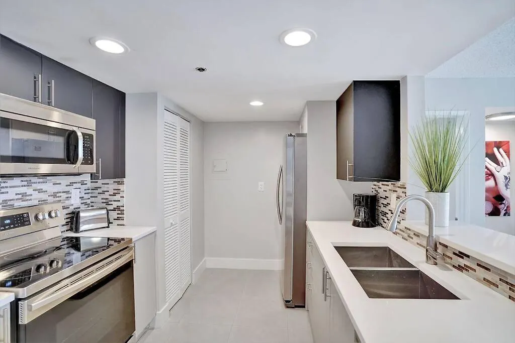 In Love! Skyline Views, Renovated Apartment Miami