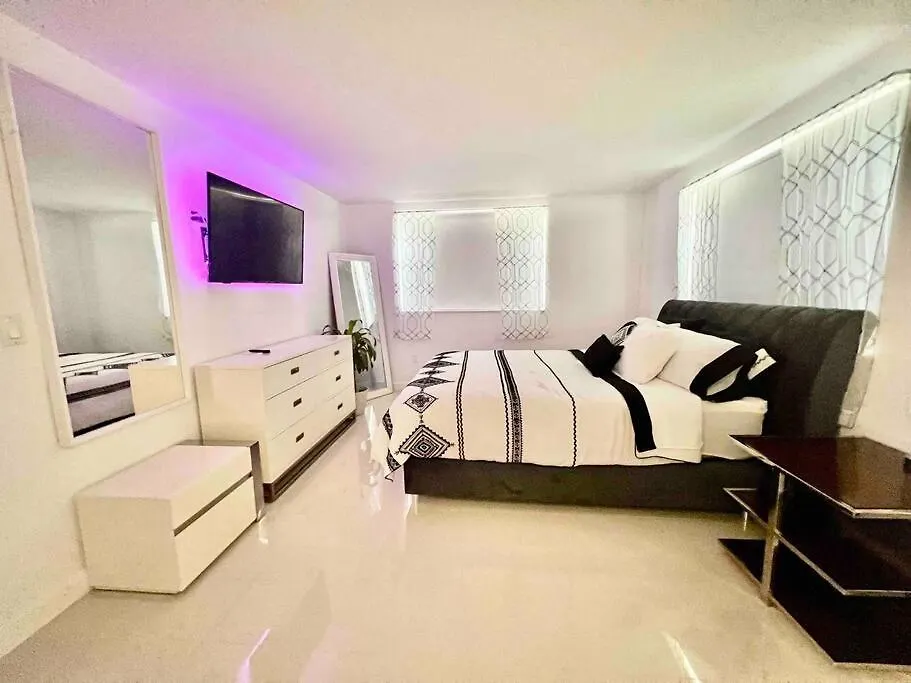Lovely 2/2 In Shores Apartment *