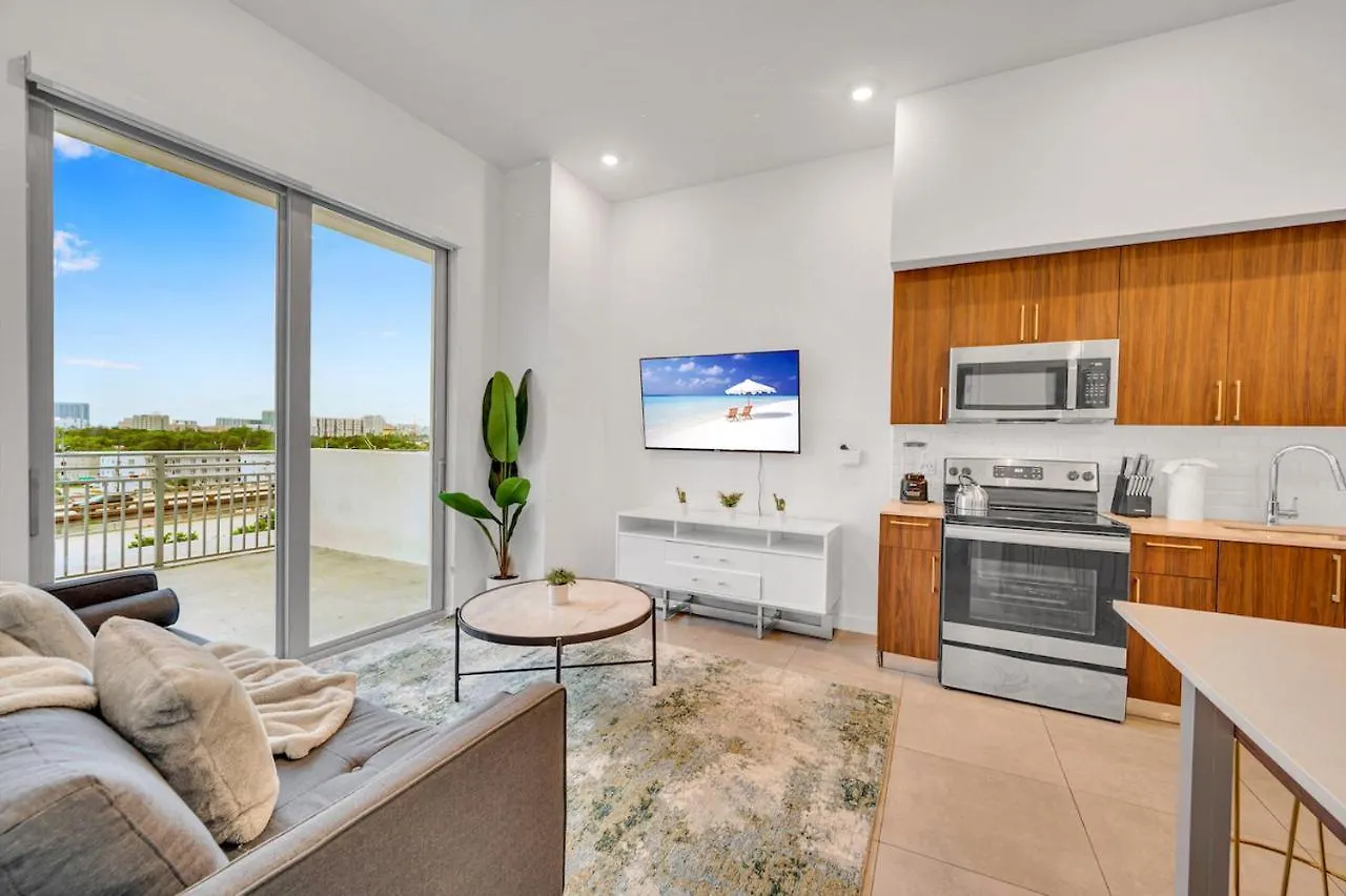 Modern Unit In Downtown With Free Parking * 迈阿密