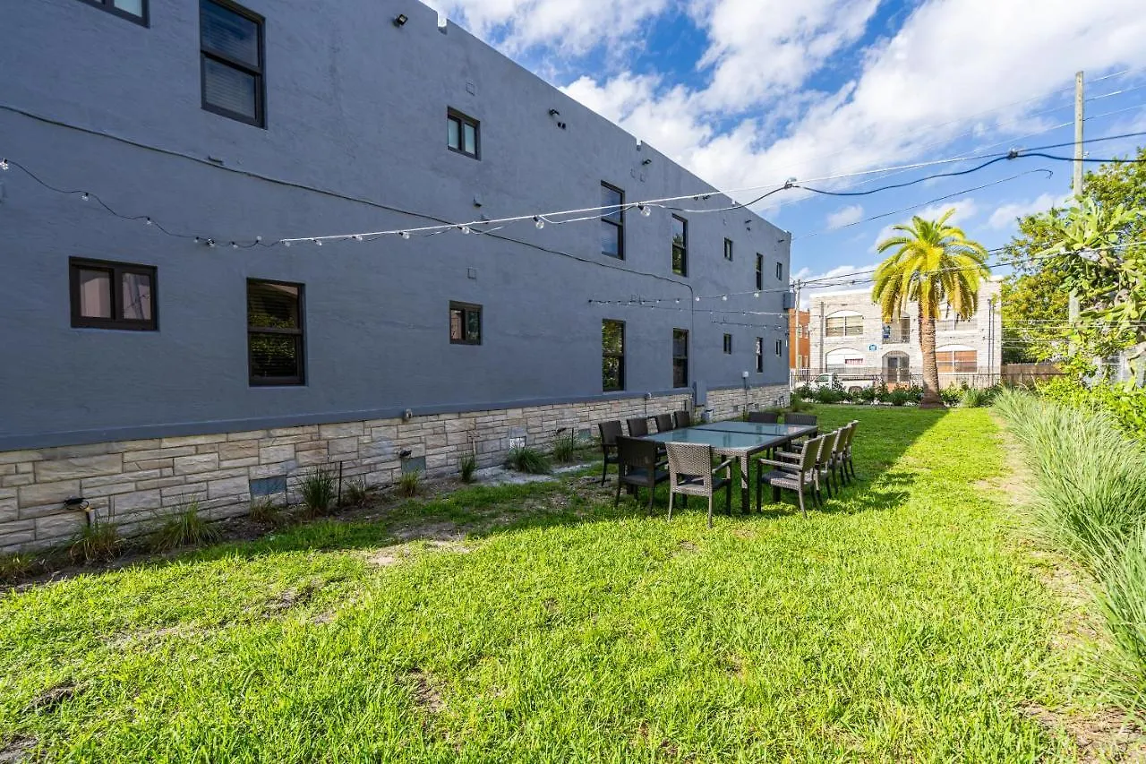 Charming Apartment: Comfort Awaits Miami