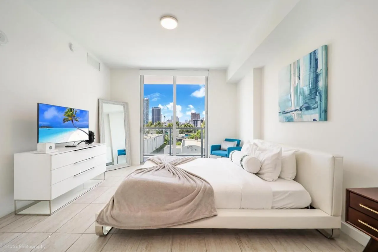 Quadro Residences By Ionica 마이애미