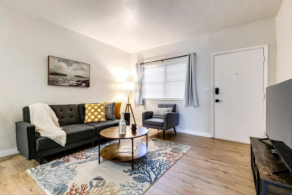 Spacious 2 Bedroom Near Airport Virg 5 *