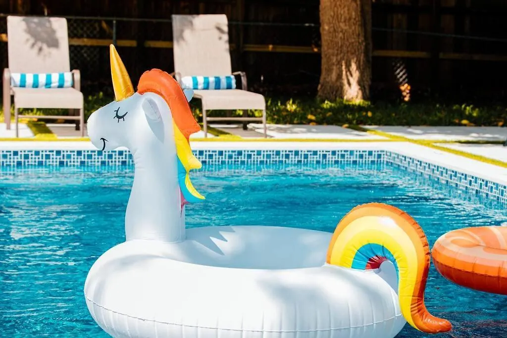 New Home, Pool Near Airport And Beaches, King Bed 度假居 *
