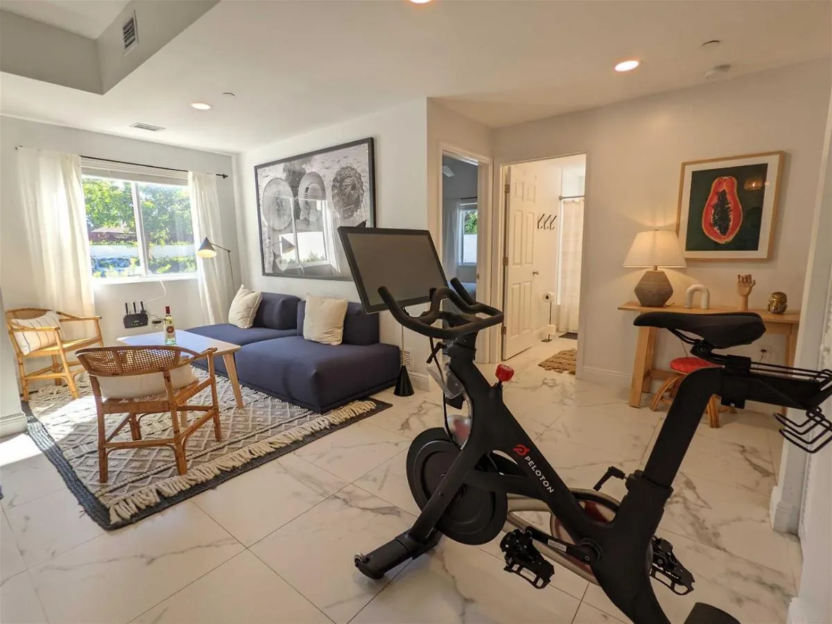 Casa de Férias Artease 2 -largest, Stylish, Peloton Bike, Near Wynwood Walls & Restaurants
