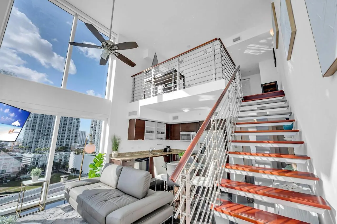 Iconic 2 Bedroom Loft Brickell-stunning Views Daire