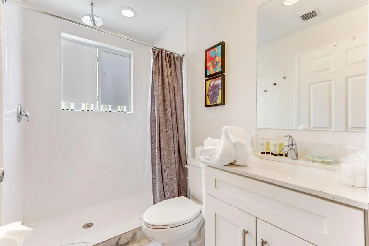 Wynwood Jumbo - Sleeps 16 & Free Parking
