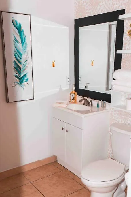 Newly Renovated 5 Min From Airport Apartmán *